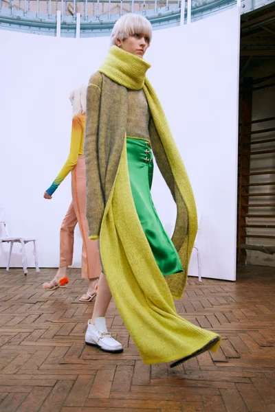 Look 12